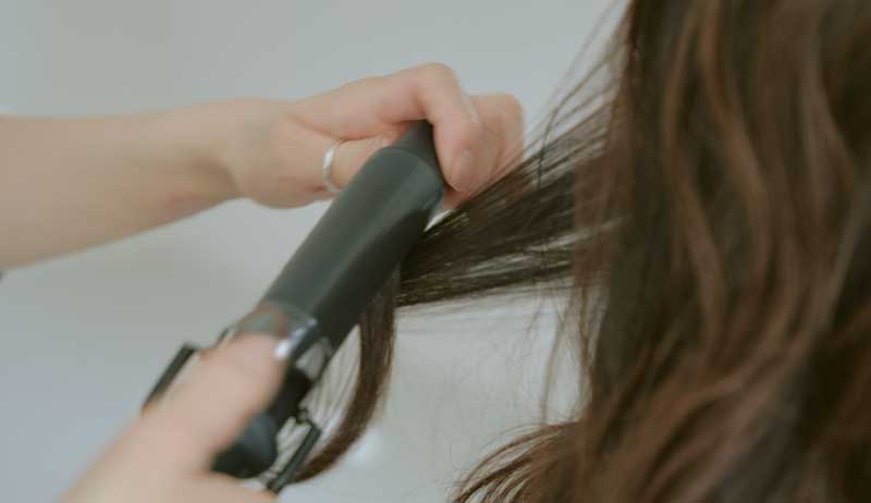 Brand Consept 03 髪本来の強度を戻す タンパク質をしっかり補充し、カラーやパーマでを繰り返す度に壊れてしまう毛髪内部の結合組織を架橋し、髪本来の弾力のある、切れない髪質に改善していきます。